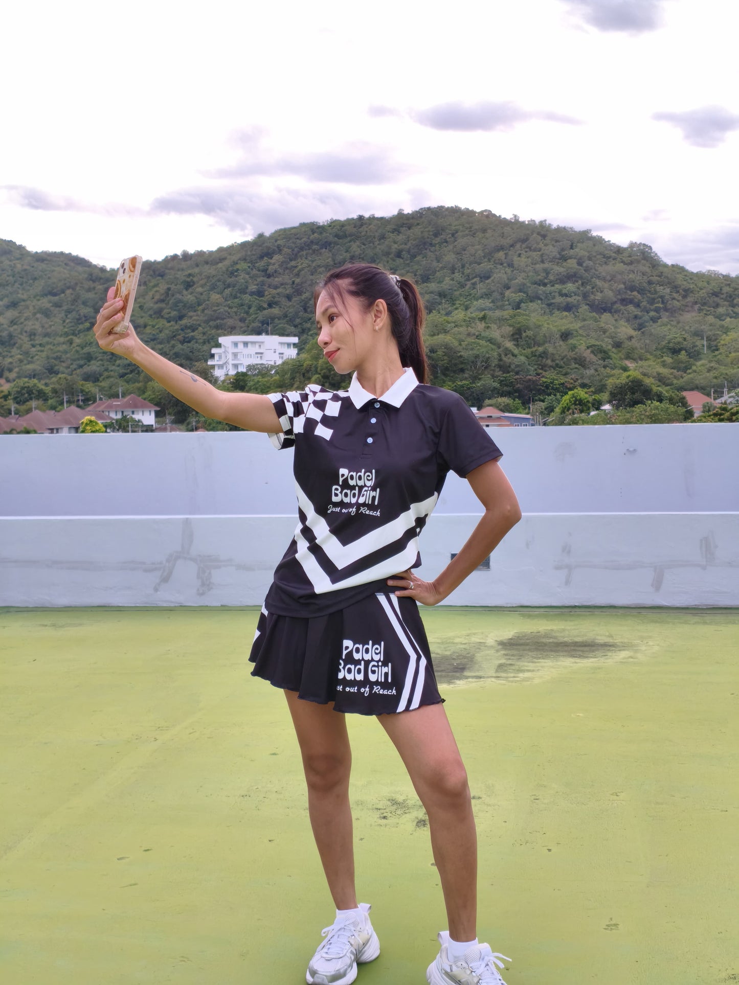 Padel Bad Girl Skirt / "Just out of Reach" (Connecting shorts with pockets)